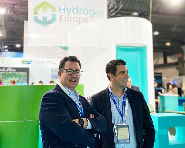 Iker Marcaide y Gonzalo Abellán durante la European Hydrogen Week.