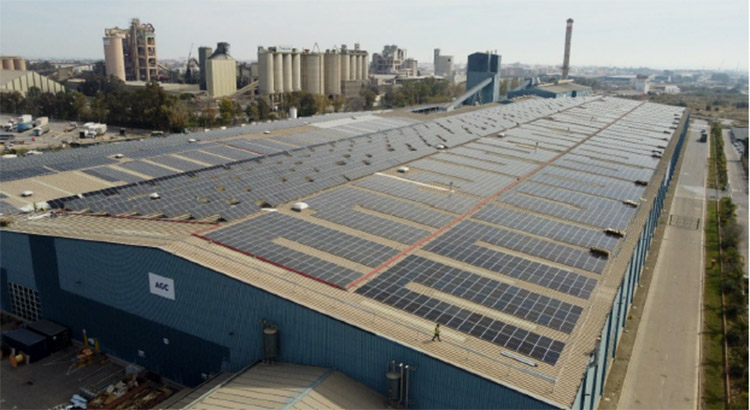 Instalación de autoconsumo fotovoltaico sobre cubierta de Helexia para AGC en Sagunto.